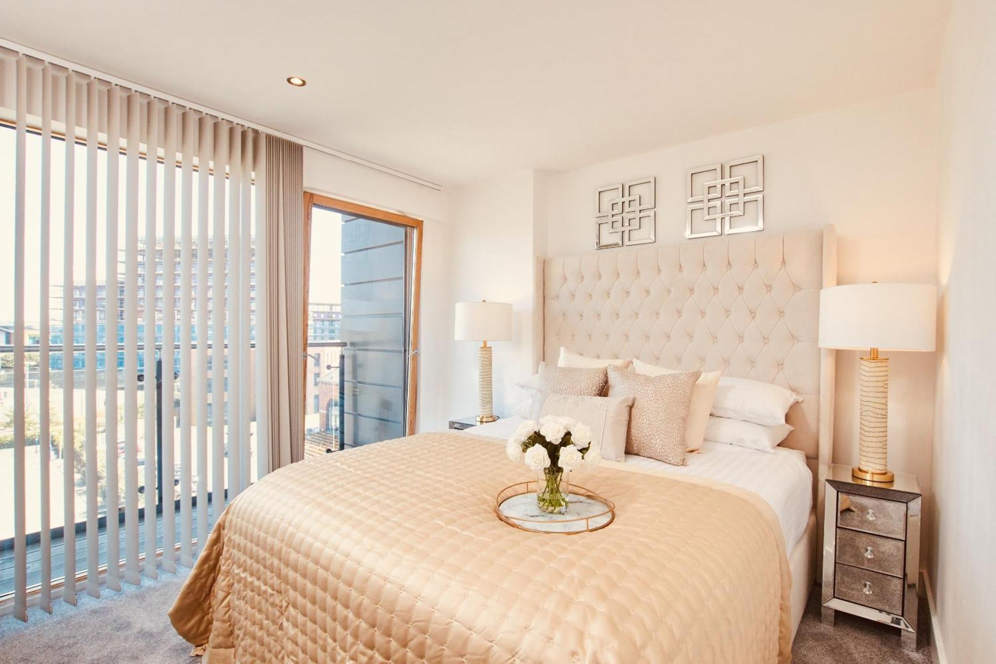 King Deluxe City Apt Large Balcony& Free Parking! Leeds  Dış mekan fotoğraf