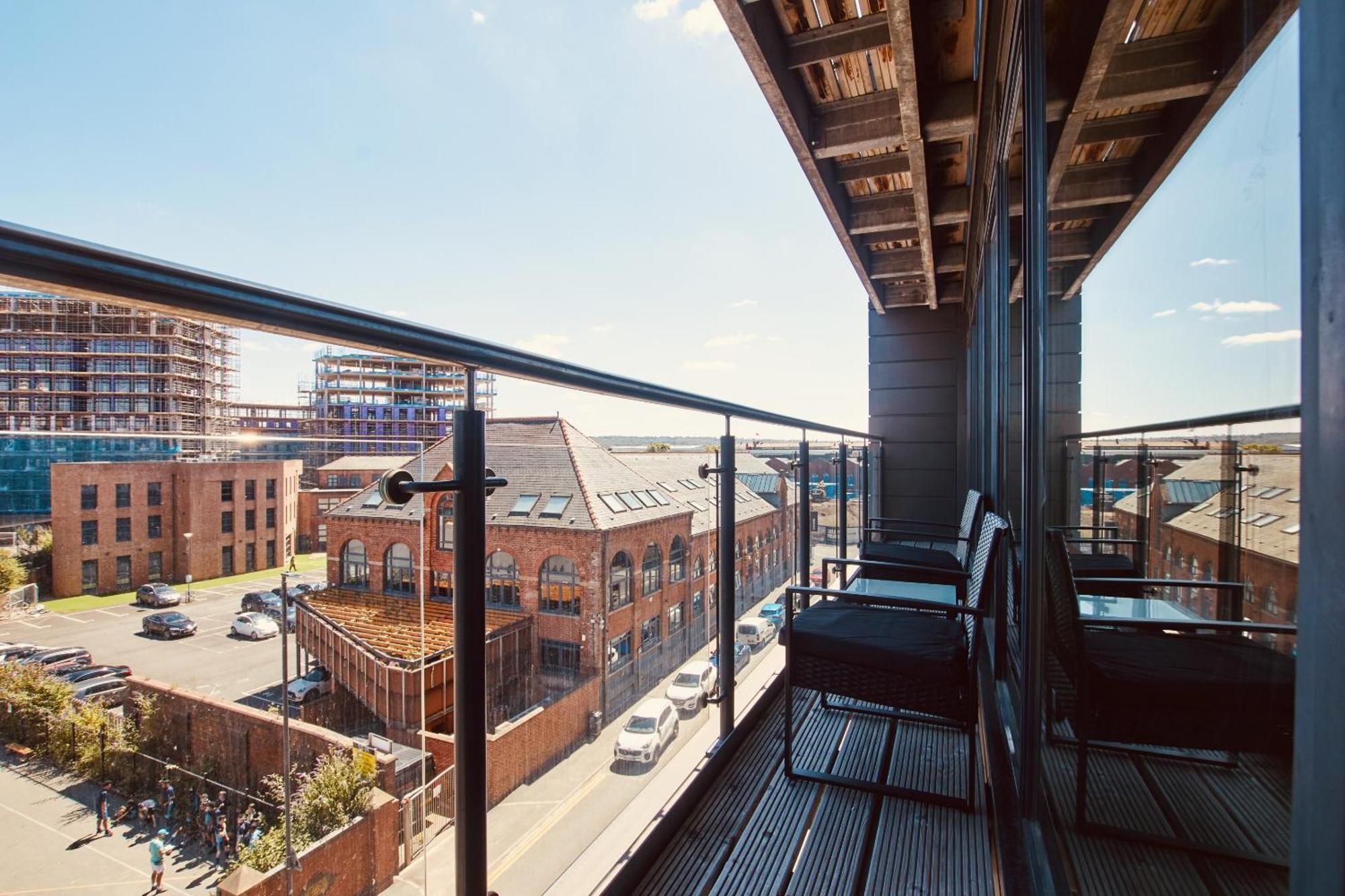 King Deluxe City Apt Large Balcony& Free Parking! Leeds  Dış mekan fotoğraf